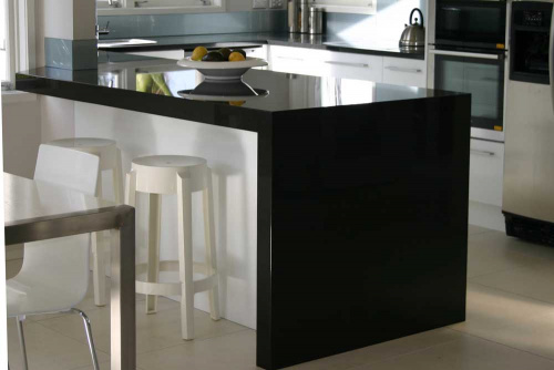 Барная стойка из гранита Absolute Black для кухни